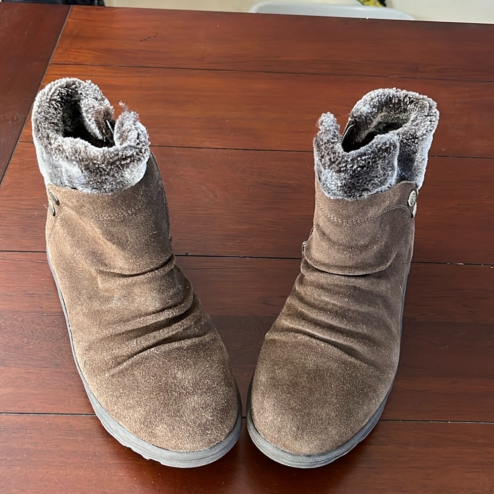 Size 8, Worn twice, Baretrap Boots.